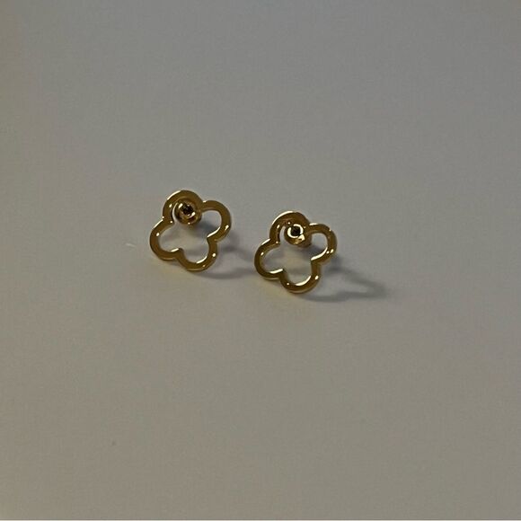 Flower Shaped Geometric Hollow Out Stud Earrings - Picture 7 of 13